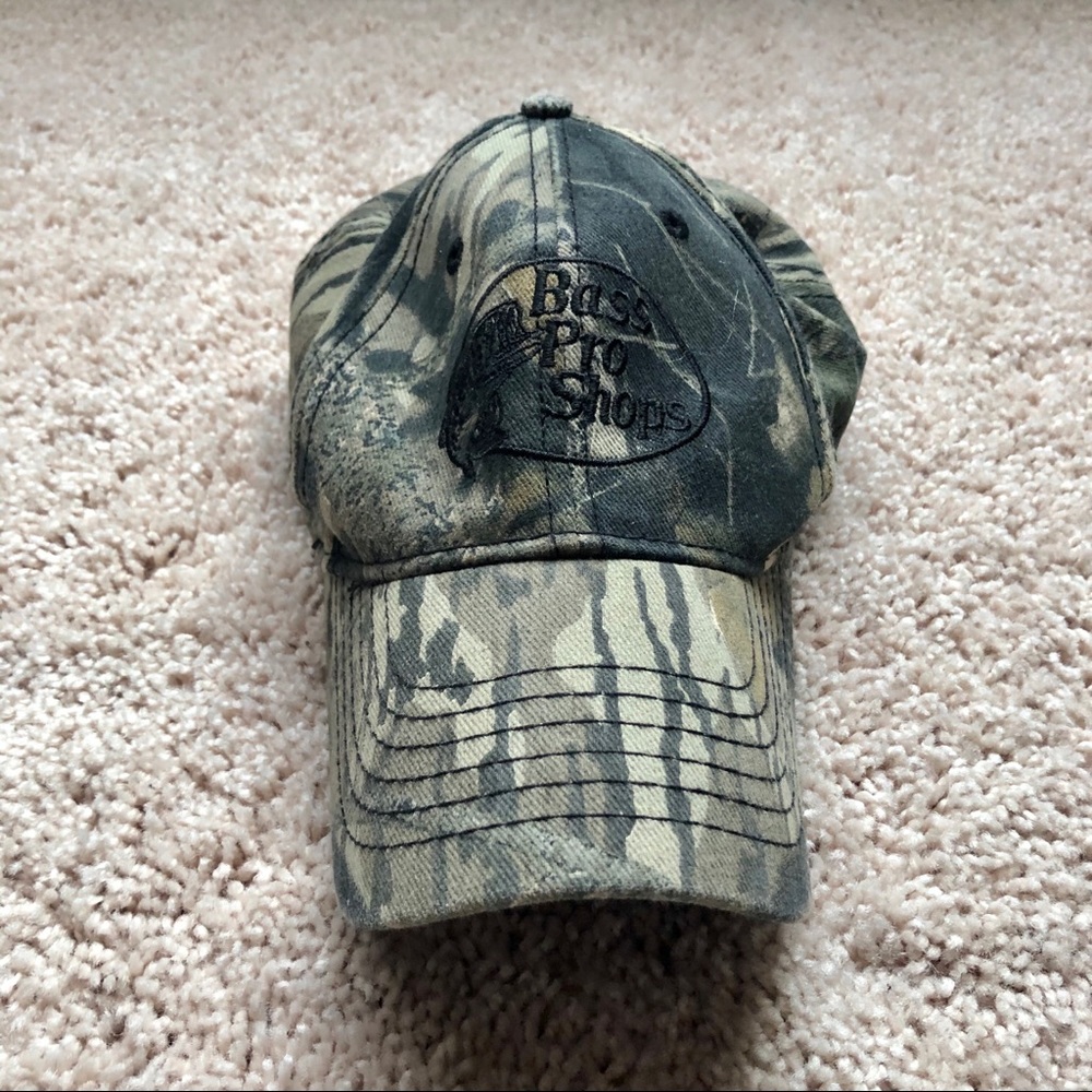 bass pro camo hat // one size